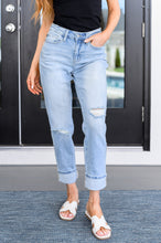 Load image into Gallery viewer, Sam Mid Rise Star Pocket Boyfriend Jeans
