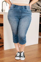 Load image into Gallery viewer, Emily High Rise Cool Denim Pull On Capri Jeans
